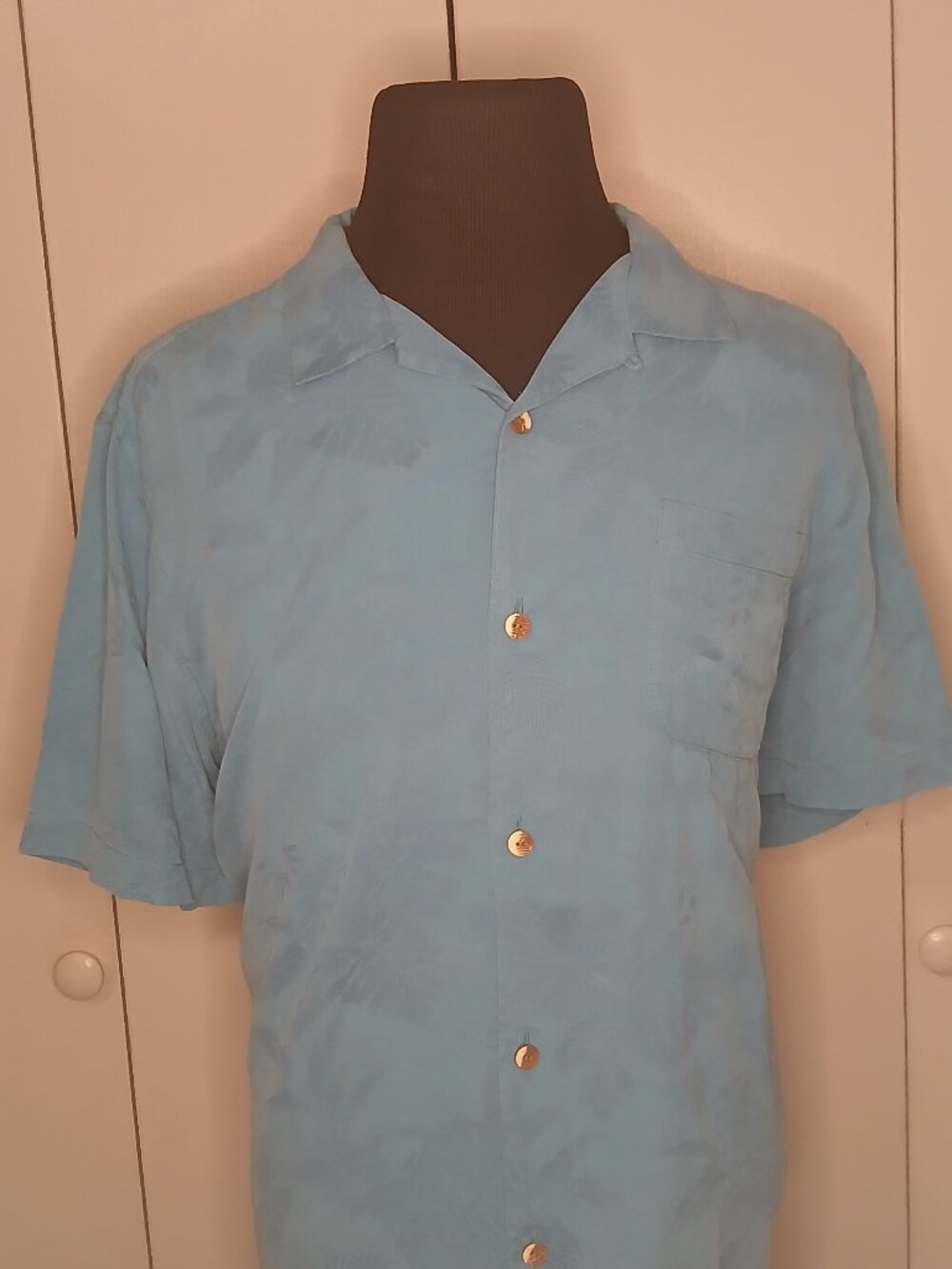 Tommy Bahama Men's Light Blue Silk Button Up Short Sleeve Shirt - XL/TG (0931C1)